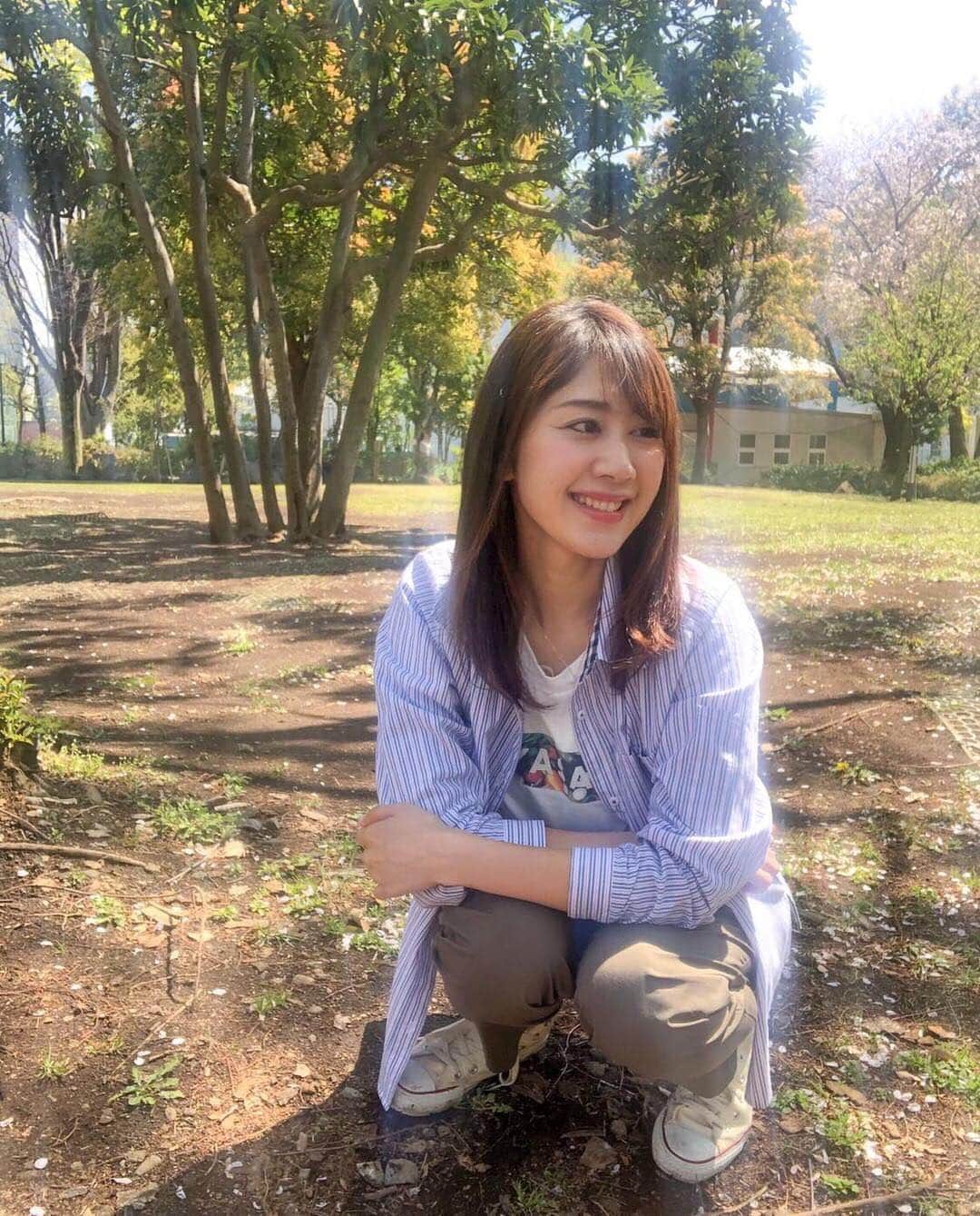 のインスタグラム：「: #しまむら 様から農業女子とコラボした、 農業ウェアを頂きました★ (@grshimamura) : 私も普段地方創生プロジェクトとして、 農業を盛り上げる活動をする中で、 機能性を兼ね揃えながら、 ファッション性ある普段使いできる 農業ウェアは、日本の誇る農業の 盛り上げるに繋がるきっかけになるなぁーと 思いました!! : 農業に取り組む女性も増えてるから、 こういうオシャレも取り入れたものは、 農業やってる方にも、これから始める方にも 嬉しい : 実際、鹿児島で農業の体験を したことがあるのですが、 ファッション性だけではなくて、 一つ一つのお洋服がすごくこだわって 作られているんです★ : シャツは動きやすいように、 ゆったりサイズで、丈が長いので、 安心して作業ができたり、 腕にもゴムが着いてるので、 腕まくりしたものが落ちてこないのも、 嬉しいポイント♪ : ストレッチパンツは、 ポケットにこだわっていて、 ものが落ちにくい角度になってるので、 スマホなどの落下の心配も緩和されたり、 素材がサラッとしていて、履いてて気持ちいい♪ : こんなこだわりがあるのに、 手に取りやすいお手頃な価格は嬉しいですね♪ しまむらさんと農業女子のコラボ企画、 ぜひチェックしてみてね♪ : #農業女子 #しまパト #しまむらパトロール #プチプラ #プチプラコーデ #農業 #農家 #家庭菜園はファッション#地方創生#女子力#fashion#code#collaboration」