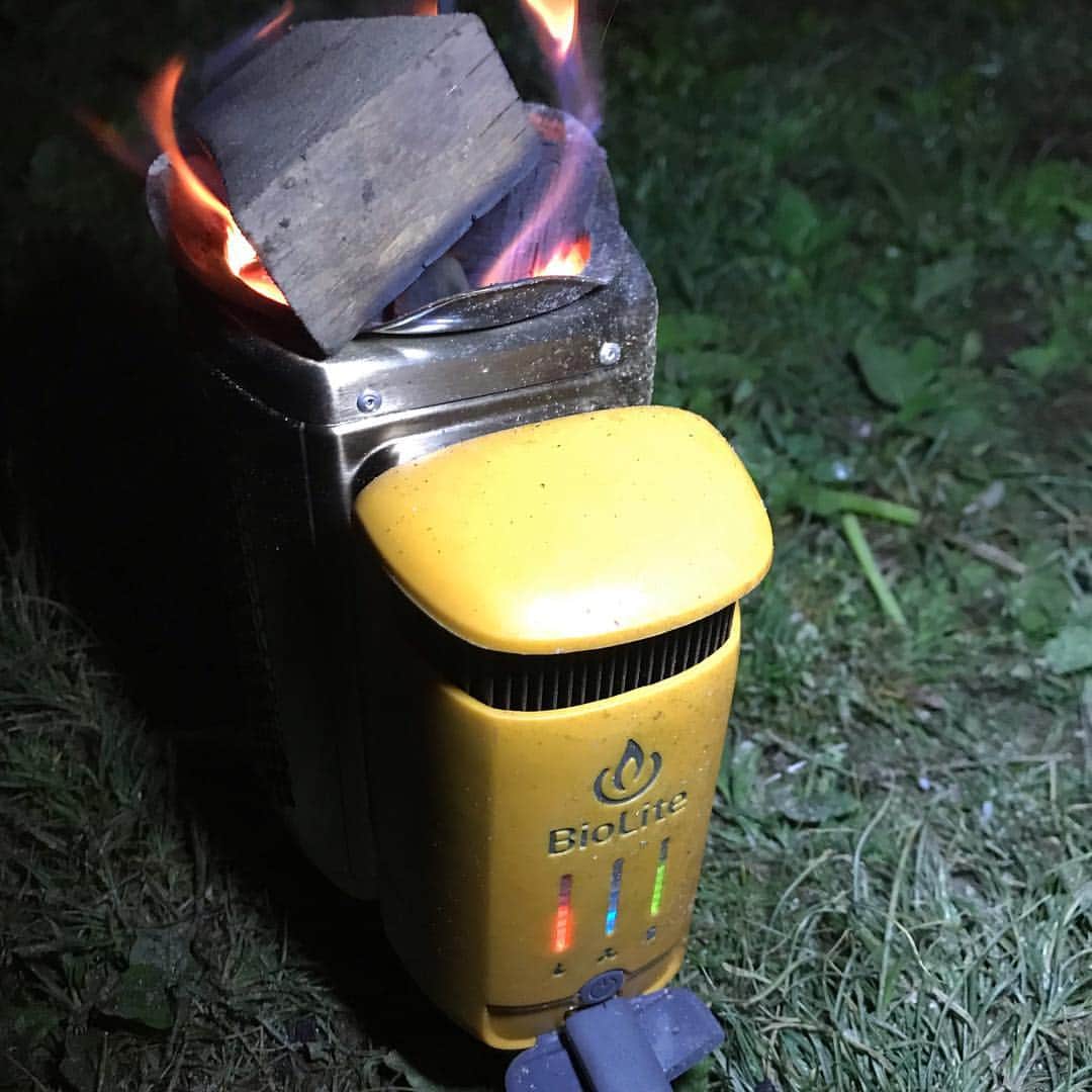 森公平さんのインスタグラム写真 - (森公平Instagram)「ソロキャンツーリングinふもとっぱらキャンプ場。  雨やったけど朝は晴れてくれたで。  友達から貰った焚火で充電出来るバイオライトってやつかなり使える！！ スープカレー作ったで。  #ふもとっぱら #富士山 #キャンプ #ソロキャン #キャンプツーリング #buell #camp #バイオライト」4月27日 9時37分 - mori_koheidesu