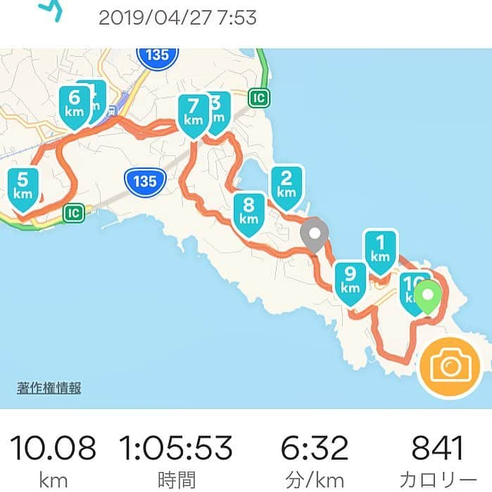 池内万作さんのインスタグラム写真 - (池内万作Instagram)「朝の半島ラン終了〜。 今日も10kmほど。 GW始まって混んでるかなぁと思いきや、天気悪いし寒いせいか空いております。 荒涼とした春の海も素敵なので真鶴半島の方へ是非…とか書いているうちに雨も降ってきたw 走り終わっててよかった…… さてさて、家に帰ってタケノコでも食べようかな。 皆さまも楽しいGWをお過ごし下さい(｀_´)ゞ ではでは！ #ランでした #stopデ部 #半島ラン」4月27日 9時49分 - mandeshita