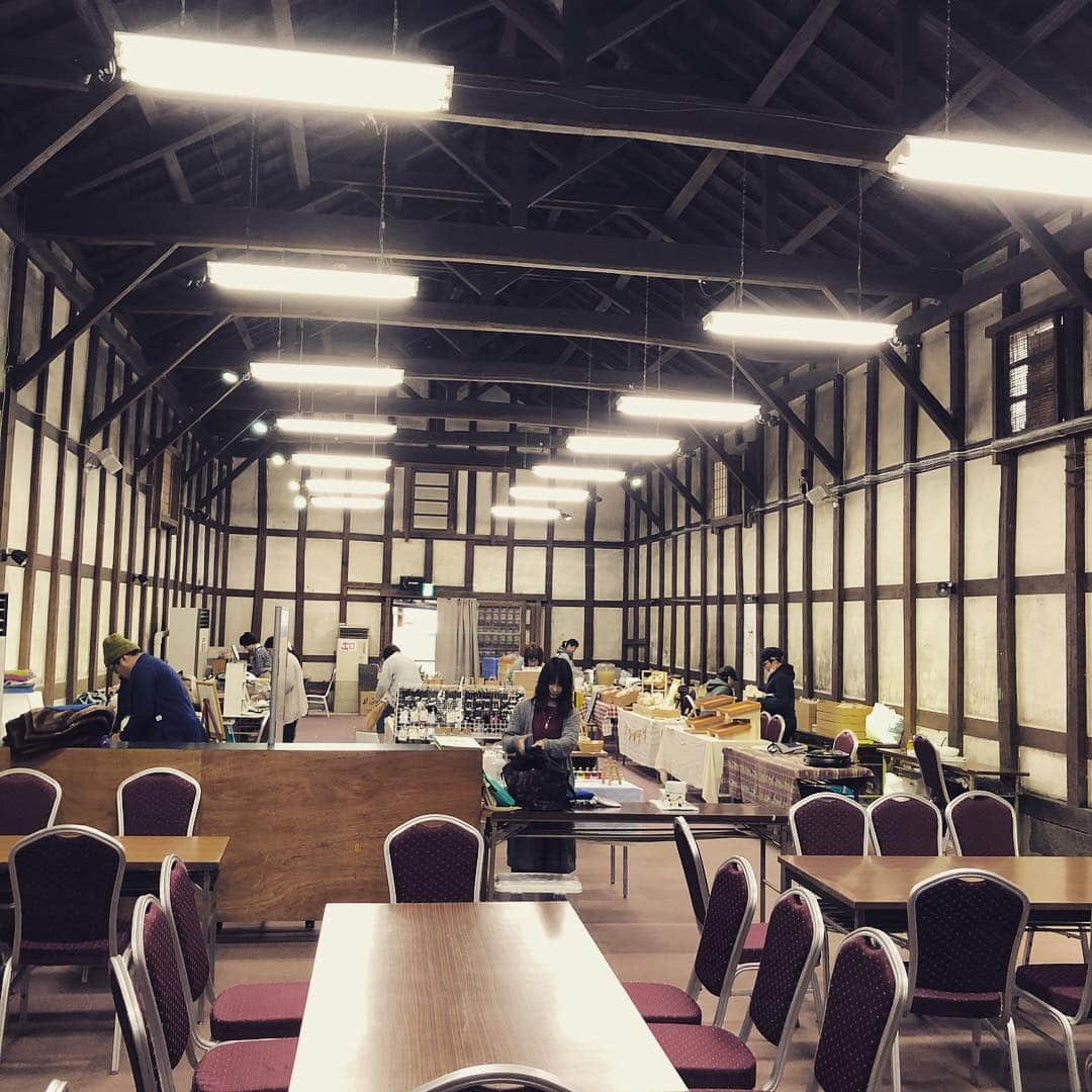 山川のりをのインスタグラム：「本日は一関市千厩町酒の蔵交流施設にて千厩春のパン祭りにギターパンダ出演します。共演はびっくり太郎さん！ 出番は11時、13時です。入場料200円！お近くの方々会いにきてアイニージュー！  夜はスナックサインにてギターパンダワンマンショーです。19時から1000円+Dです。お近くの方々会いにきてアイニージュー！」