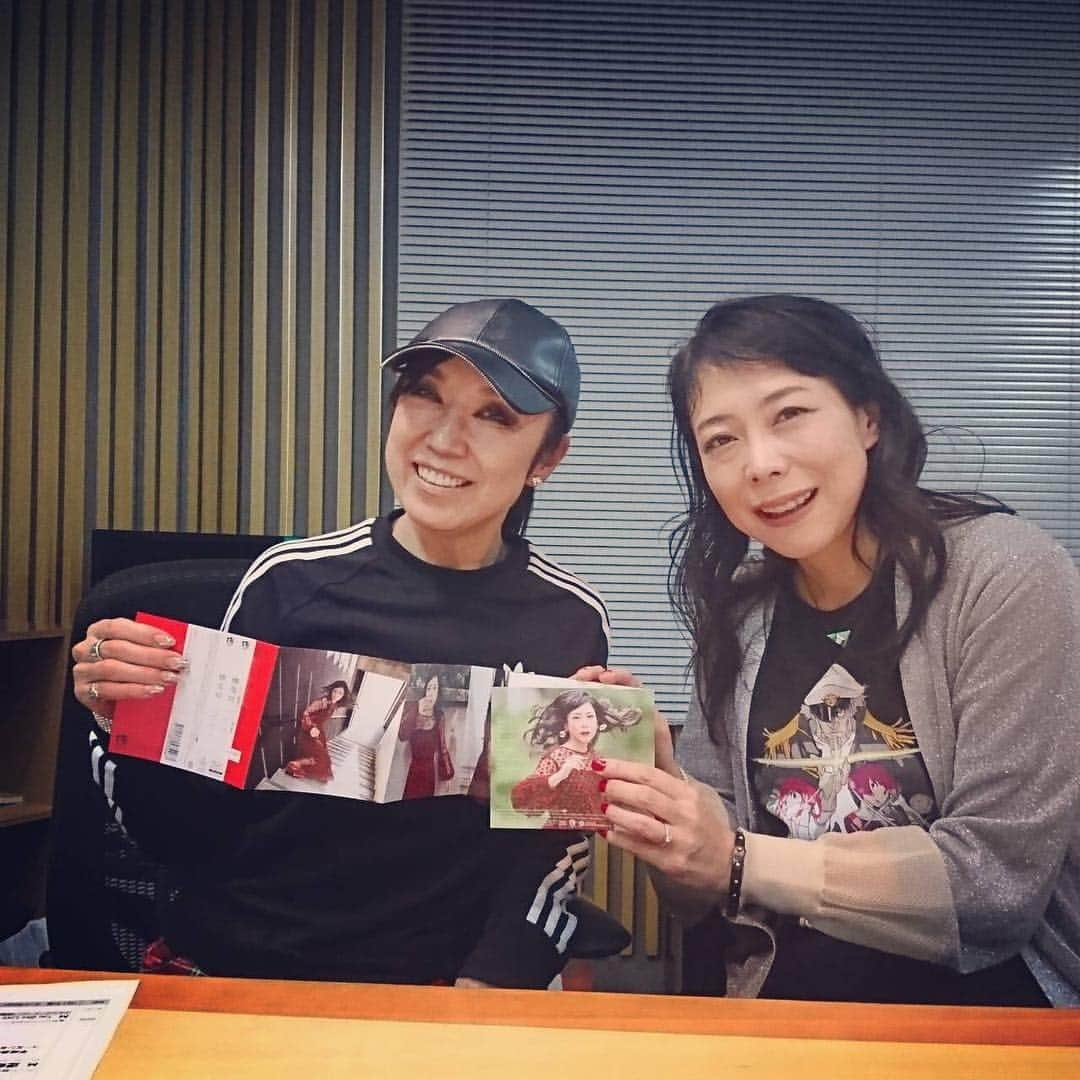 椿鬼奴さんのインスタグラム写真 - (椿鬼奴Instagram)「昨日のユーミンのオールナイトニッポンGOLDを聴いて下さった皆様ありがとうございました‼️すごく歌った〜楽しかった〜ユーミン優しい〜☀️ #ユーミン #松任谷由実 #松任谷由実のオールナイトニッポンgold」4月27日 9時51分 - tsubakioniyakko