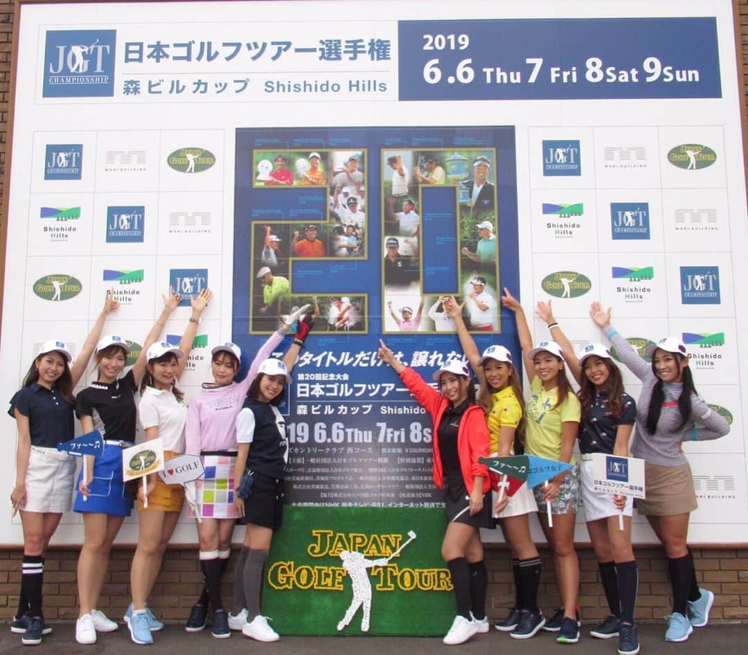あおい夏海さんのインスタグラム写真 - (あおい夏海Instagram)「おはようございます💕 アンバサダーショット💕💕 . 日本ゴルフツアー選手権SNSアンバサダー女子ゴルフコンペの表彰式は、まさに女子会💕💕 @japangolftour . たくさんの協賛企業様のお陰で、コンペの景品が豪華すぎました😂😂 本当に感謝です😂🙏✨ . そして宍戸ヒルズカントリークラブのコンペで出たお料理も本当に全部美味しかった🥺💕💕 . ご協賛いただいた企業様 @cuarto_united  @otalmg  @archivio.official @junandrope  @honmagolfjp @pinggolf_japan @hasegawa.jp @dully_na_japan  @sakuramoto_emi @skechers_official @anewgolf @musicalab_d @39design_mattress @maisondepetitfour @b.e.l.l.222 森ビル株式会社 宍戸ヒルズカントリークラブ 静ヒルズカントリークラブ スナッグゴルフジャパン 一般社団法人笠間観光協会 株式会社TSIグルーヴアンドスポーツ アクシスジャパン ハウスウェルネスフーズ . アンバサダーみんないい子で今年も最高のメンバーです💕💕 . みんな森ビルカップ私たちに会いにきてね💕💕 . . #日本ゴルフツアー選手権SNSアンバサダー #日本ゴルフツアー選手権 #森ビルカップ #宍戸ヒルズカントリークラブ #宍戸ヒルズCC #日本ゴルフツアー選手権森ビルカップshishidohils #JGTO #ゴルフ女子 #ゴルフ男子 #ゴルフ好き #ゴルフ大好き #golfgirl #女子会ラウンド #ラウンド女子会  #女子会 #ゴルフ初心者 #ゴルフウェア #ゴルフコーデ」4月27日 9時54分 - natsumi.aoi