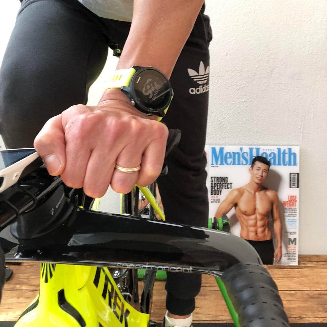 ジヌションさんのインスタグラム写真 - (ジヌションInstagram)「🏊🏻‍♂️🏋️‍♂️🚴‍♂️ 아침 운동 수영 750m 웨이트 트레이닝 30분 실내 라이딩 30분 러닝은 오후에 MIRACLE365RUN으로🏃‍♂️ #하루일과」4月27日 10時02分 - jinusean3000