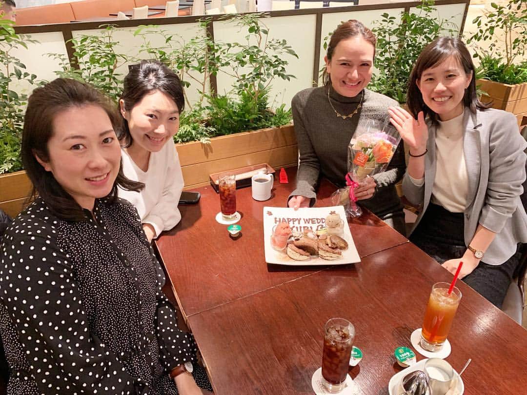 瀬間友里加のインスタグラム：「GWスタート✨お仕事が合間合間にありますが楽しみたいと思います☺️ だいぶ前になりますが、ずっと一緒に戦ってきたプロの同期のみんながお祝いしてくれました😍💍 挙式の前日には優実の出産もあり嬉しい報せを聞けて嬉しかったです💕引退してもこうやって集まれる仲間がいて幸せです✨☺️ありがとう❤️#happywedding #thankyou」