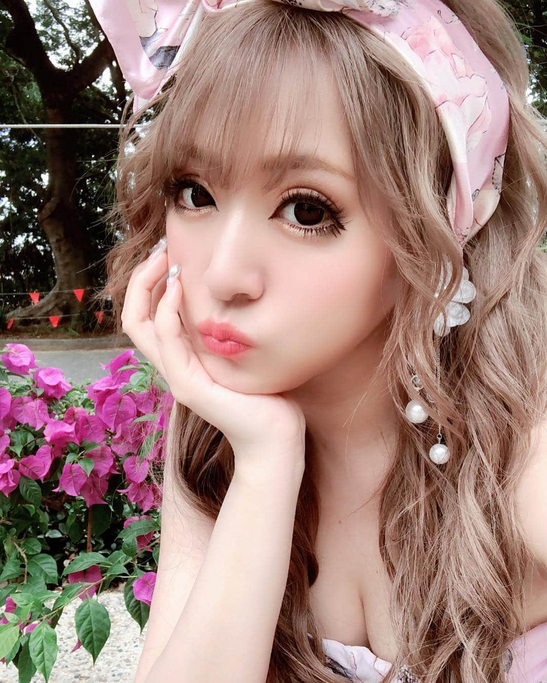 桜井莉菜さんのインスタグラム写真 - (桜井莉菜Instagram)「水着とオソロのスカーフかわゆ❤️ 色違いかなちゃんと着たから、また写真載せまぁす👼 イヤリングは @dress_sugar とさくりなコラボのだよん💕 さぁて。 今日は何をしようかなぁ〜💓💓💓 #sugar#水着#スカーフ」4月27日 10時26分 - rina__sakurai