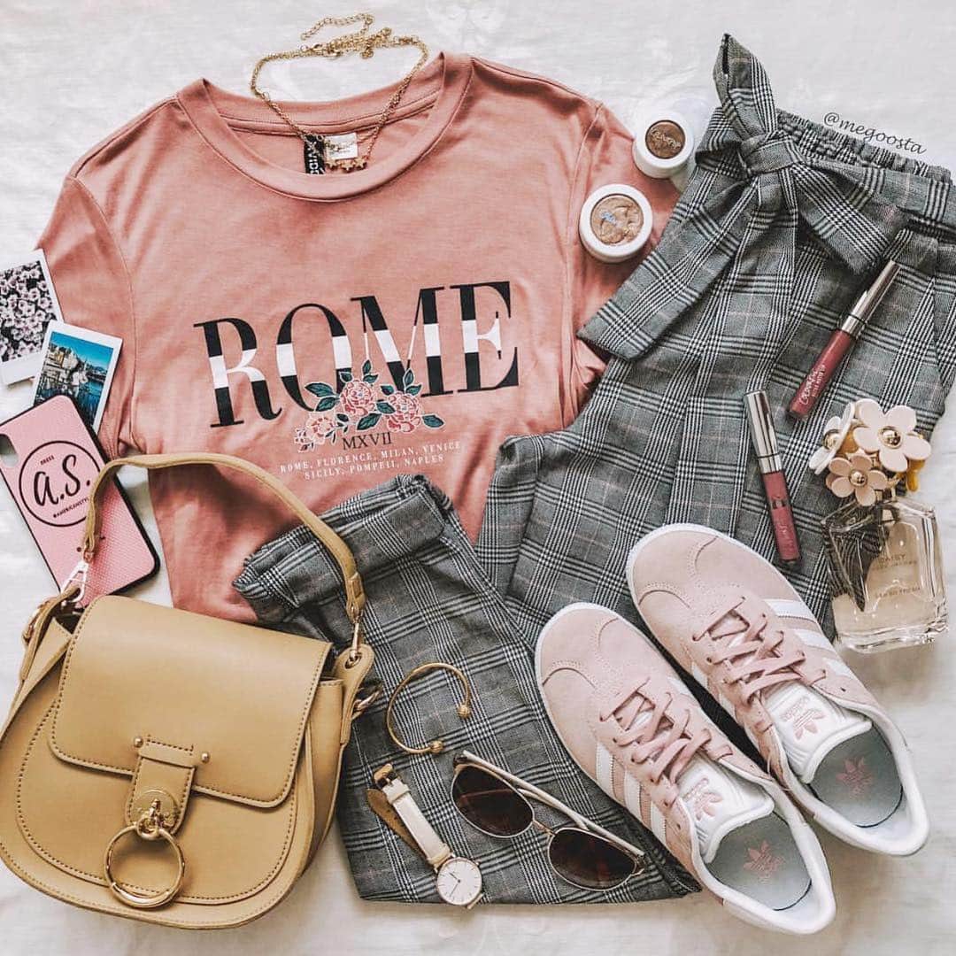 Wet Sealさんのインスタグラム写真 - (Wet SealInstagram)「Love seeing our pieces pop up in this girl’s flat lays! via @megoosta」4月27日 10時37分 - wetseal