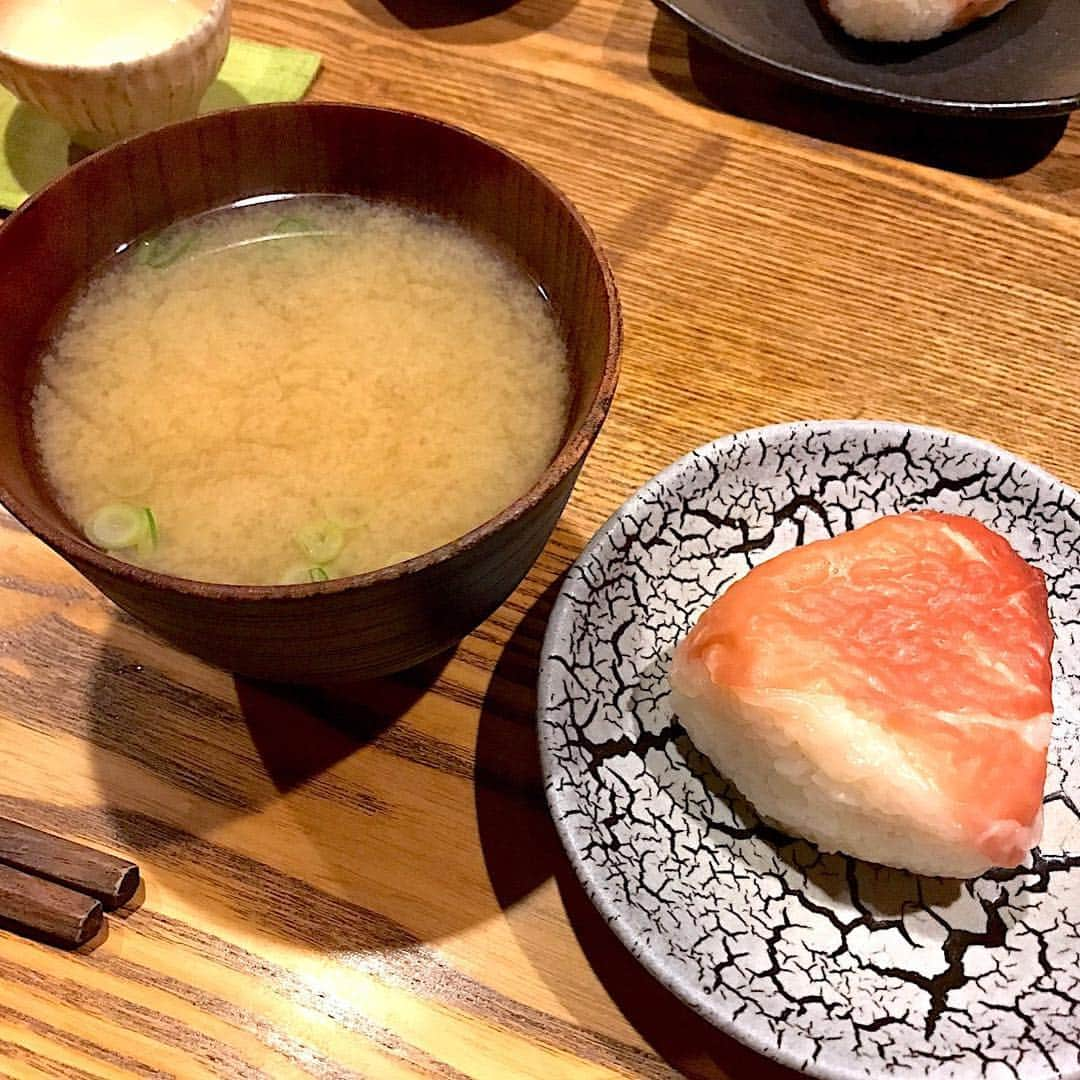 原史奈さんのインスタグラム写真 - (原史奈Instagram)「昨日は父の誕生日🎂 お祝いに大好きな一饗さんへ 少々写真の撮り忘れもありますが、 お刺身から始まり、春を感じる野菜の天ぷらやおつまみ 〆の生ハムおにぎりまで堪能しました 久しぶりに私も日本酒をたくさんいただきました🍶 いつまでも元気でいてね！ #父の誕生日#お祝い#中目黒#一饗#和食#生ハムおにぎり#最高#しじみ汁#日本酒#喜んでもらえてよかった #原史奈#ゴルフ#ゴルフレッスン#ゴルフ女子#ゴルフ男子#ゴルフ大好き#golf#ゴルフウエア#ゴルフコーデ#ゴルフグッズ#ゴルフ動画#ping#ピンgle#even#doubleeagle#archivio#cuartounited」4月27日 10時43分 - fuminahara