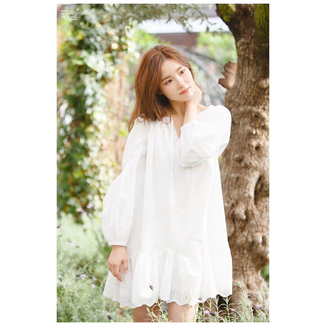 シン・セギョンのインスタグラム：「지속 가능한 패션을 위한 노력을 응원합니다💕#hmconscious」