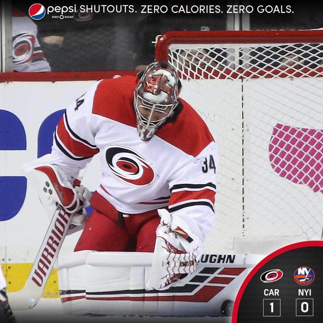 NHLさんのインスタグラム写真 - (NHLInstagram)「The @nhlcanes stay hot in Game 1 of the Second Round and @pmraza34 picks up the @pepsi shutout! #StanleyCup」4月27日 11時04分 - nhl