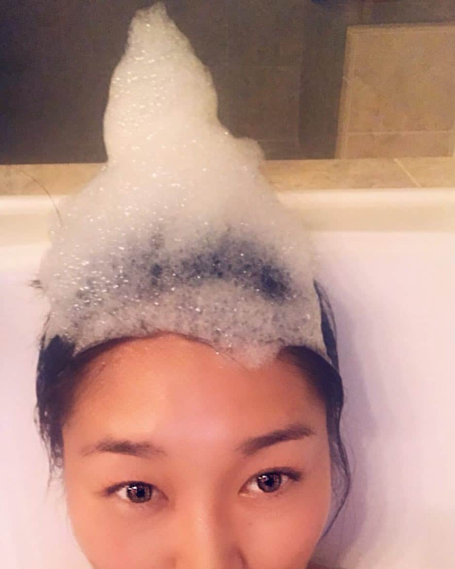 奥野彩加さんのインスタグラム写真 - (奥野彩加Instagram)「Home sweet Home!! Relaxing time✨🛁💙✨ お家に半年以上ぶりに戻ってきてゆっくりタイム〜！いつぶりにこんなゆっくり出来てるんだろう😆 今夜と明日だけ過ごしてまたすぐ出発だ〜  #幸せな1日 #お家はやっぱり落ち着く #バブルピラミッド 笑 ・ ・ #relax #goodnight #tennis #athlete #world #tour #sports #training #gym #fitness #home #love #テニス #アスリート #世界 #ツアー #アメリカ #トレ－ニング #ジム #筋トレ女子 #旅 #幸せ #感謝 #미국 #여행  #일본 #테니스」4月27日 11時30分 - ayakaokuno