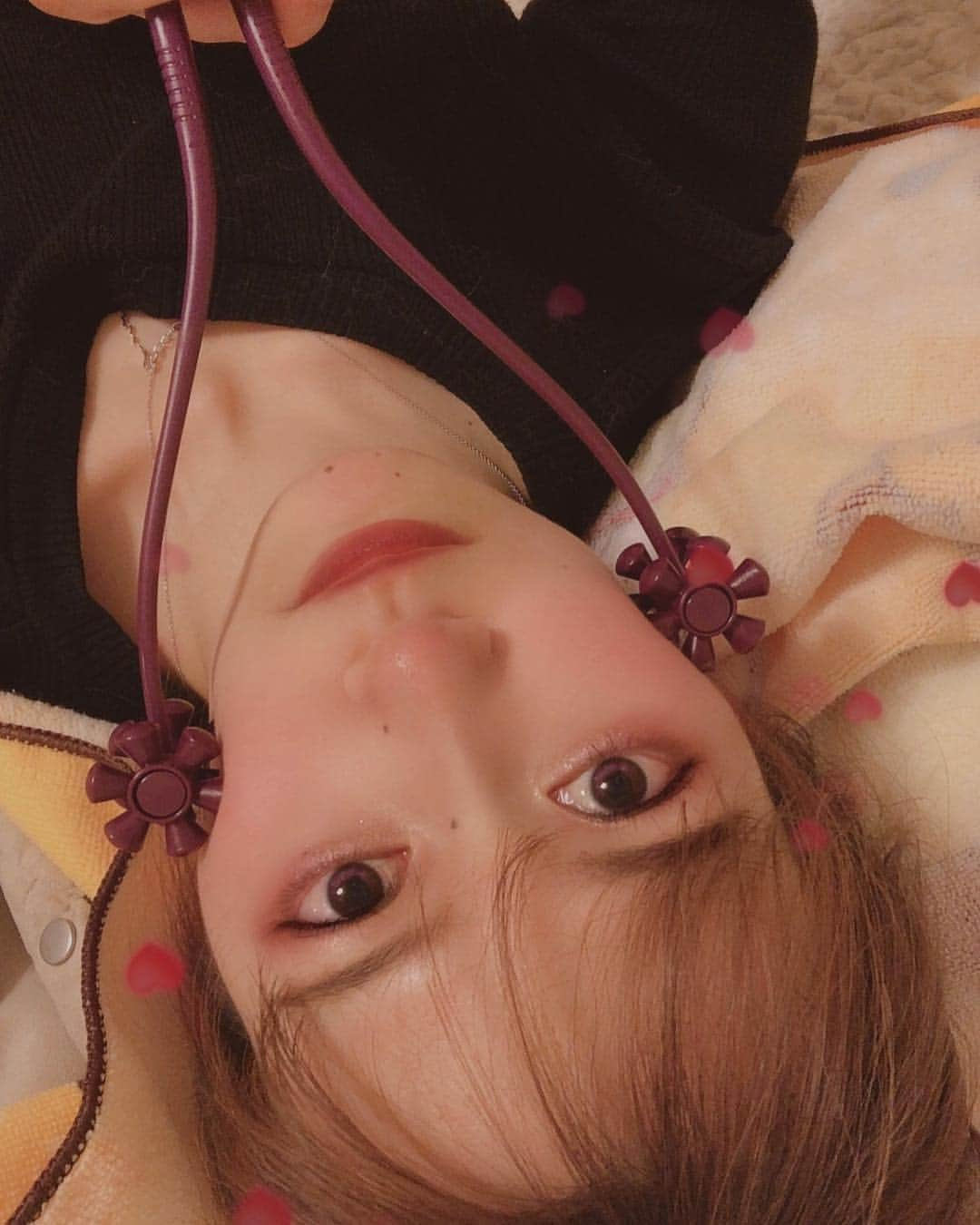 高橋茉奈さんのインスタグラム写真 - (高橋茉奈Instagram)「＊ 最近顔がむくむことが多くなったので、 中学生以来振りに小顔ローラー買いました😂 お風呂上がりの寝る前にコロコロ～ #셀카#셀피#나#일상#여자#24살#94년생#일본인#패션#얼짱#셀스타그램#얼스타그램#인스타그램#맞팔은댓글#小顔ローラー」4月27日 11時43分 - 94.05.28