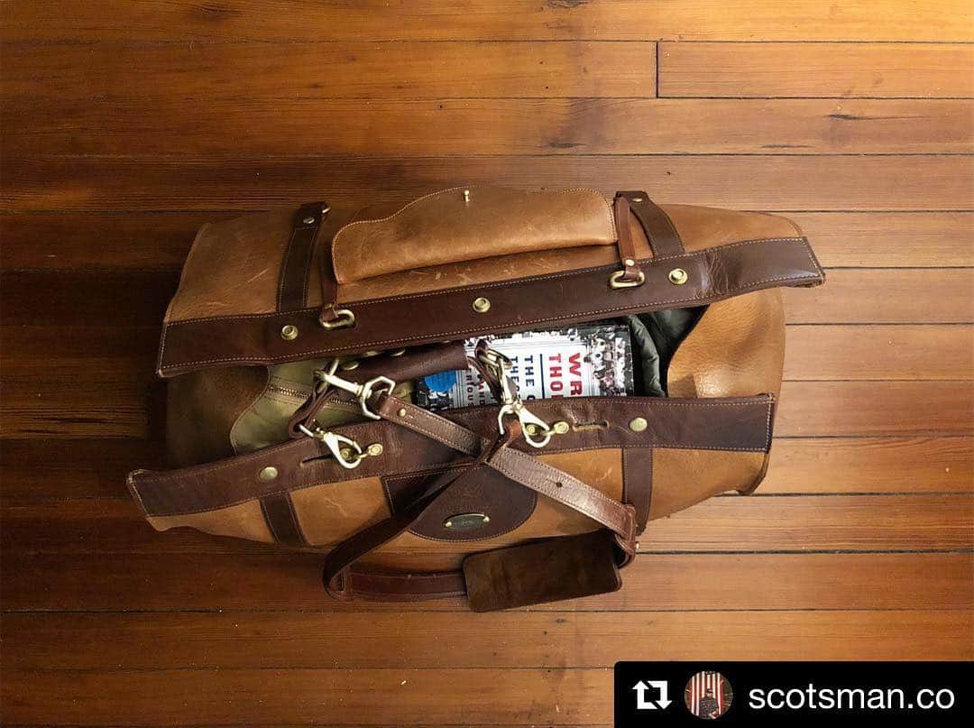 のインスタグラム：「#Repost @scotsman.co ・・・ My daddy was a #truckdriver when we were growing up. He had a big leather duffel bag that would hold everything he needed for the week. Then he became a Methodist preacher, and our family moved several times over the rest of my growing up years. After high school, I worked at @ups. All of that to say, I enjoy the challenge of efficient packing. . . #duffel #duffelbag #leather #leathergoods #handmade #handcrafted #mycolstyle #collittleton #tennessee #madeinusa #madeinamerica #americanmade」
