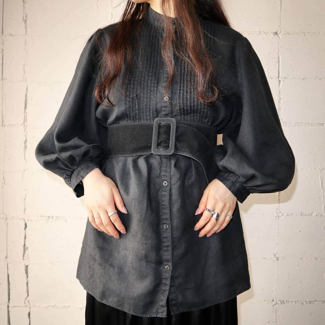 吉祥寺 古着屋 Orfeoのインスタグラム：「LAUREN Volume Sleeve Blouse  #orfeo #kichijoji #tokyo #vintage #used #fashion #coordinate #outfits  掲載商品のお問い合わせはメールにて承っております。コメント、DMでのお問い合わせは受け付けておりませんのでご了承ください。」