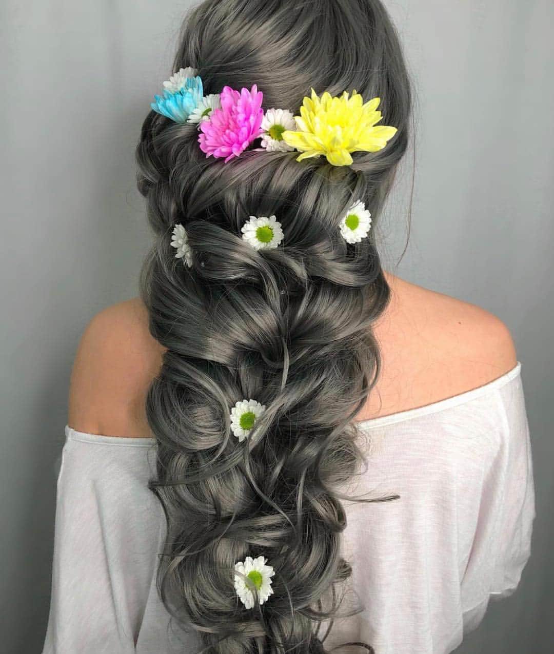 CosmoProf Beautyさんのインスタグラム写真 - (CosmoProf BeautyInstagram)「Our Flower Child #hairoftheday goes to @bridal_bynatalie for her #daisychain mega braid styled with @moroccanoil Luminous Hairspray --- 👇 Rules Below!👇 1️⃣Tag your photo #FlowerChildHOTD #cosmoprofbeauty #licensedtocreate 2️⃣Post a photo of your hairstyle against an uncluttered background 3️⃣Mention any products used to color or style the hair --- #repost #bridal_bynatalie #flowerchild #springhairstyle #springhair」4月27日 12時02分 - cosmoprofbeauty