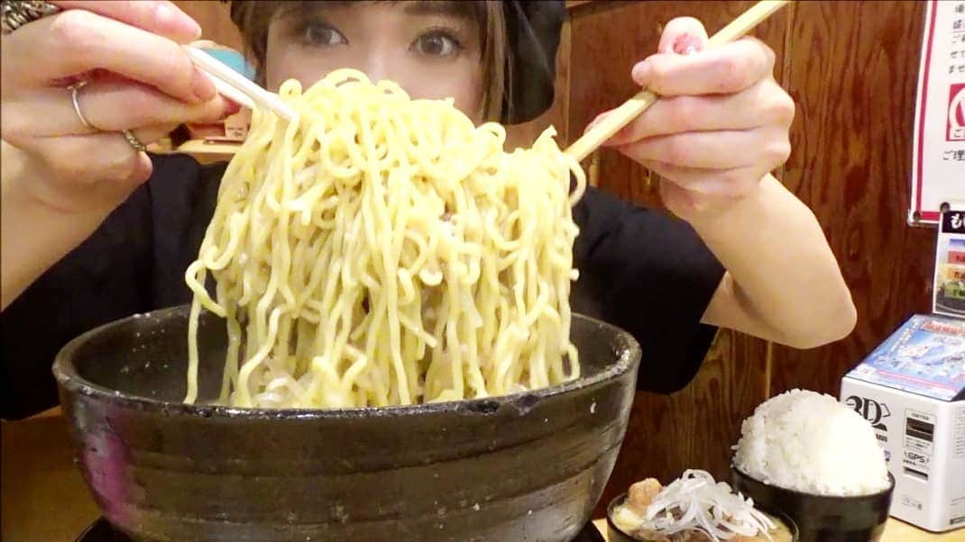 石関友梨のグルメインスタ