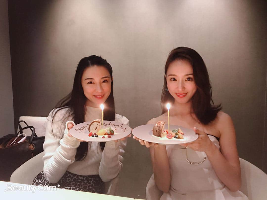 緑友利恵さんのインスタグラム写真 - (緑友利恵Instagram)「昨夜は10年前に映画で共演させて頂いた歩さんと誕生日が近いので一緒に誕生日をお祝い🥂  その頃、私はまだ学生で 優しくて綺麗な先輩が凄く大人に感じていて、 だけど今は自分も歳を重ね大人の会話を楽しみながら、また月日が経ってもプライベートで仲良くさせて頂けている事に昨夜は染み染み幸せを感じました🌸  先輩でありお姉さん的存在。 いつもありがとう Happy Birthday‼︎ #happybirthday  #4月14日  #4月16日 #gantz  #actress  #instagood」4月27日 12時37分 - yurie_0416