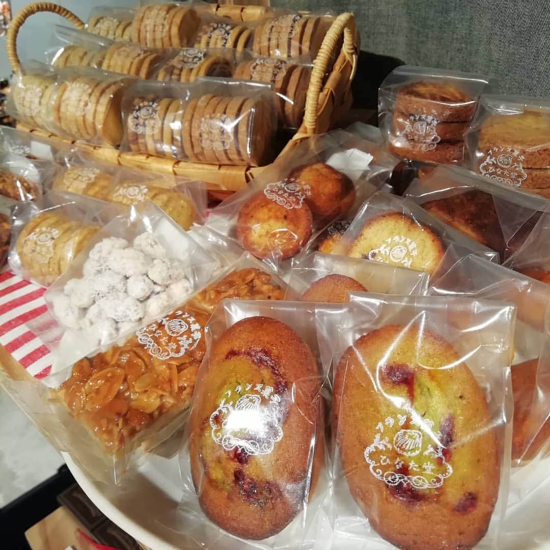 TODAY'S SPECIALさんのインスタグラム写真 - (TODAY'S SPECIALInstagram)「<MARKET-Hibiya> 日比谷店には、フランス菓子ひなた堂(@hinatadou )さんのお菓子が届いております。 今回も沢山の種類の焼き菓子が並び、何を食べようか、悩んでしまいます。 今日からの10連休、ご旅行やお買い物ついでにぜひお立ち寄りください。 ひと休みのおやつにいかがでしょうか。 . みなさまのお越しをお待ちしてます。 . #todaysspecial  #トゥデイズスペシャル #hibiya #東京ミッドタウン日比谷 #ひなた堂」4月27日 12時38分 - cibone_ts