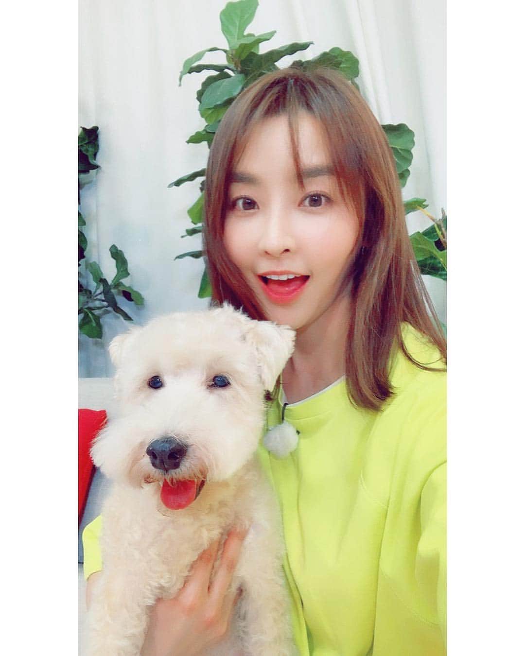 チョン・ユミのインスタグラム：「좋은 추억 만들어 주셔서 감사합니다~~😚 -정그린 올림.🐶🙇‍♀️💕」