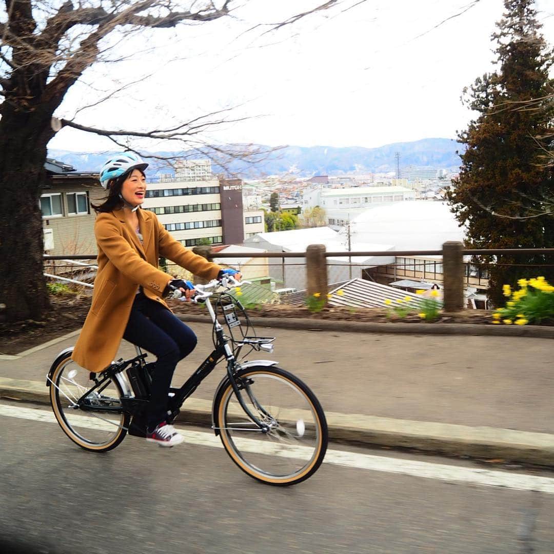 小宮山瑞季さんのインスタグラム写真 - (小宮山瑞季Instagram)「このあと14:30- 安田大サーカスの皆さんと行った 春の信州レジャーガイド！  ぜひご覧ください！！！ ・ みんなで行った諏訪湖でのサイクリング！ みんな自転車なのに、HIROくんはホンダのモンキーに！ かわいくて、私も店頭で乗った気分を味わいました～(笑) ・ #安田大サーカス #団長 #クロちゃん #hiroくん #長野放送 #春 #ゴールデンウィーク #信州 #レジャースポット #レジャー #アナウンサー #小宮山瑞季 #自転車 #サイクリング #ホンダ #honda #モンキー」4月27日 12時40分 - komiyama_mizuki