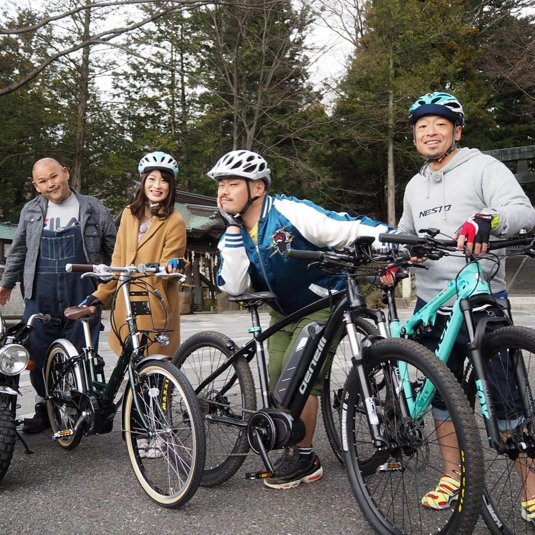 小宮山瑞季さんのインスタグラム写真 - (小宮山瑞季Instagram)「このあと14:30- 安田大サーカスの皆さんと行った 春の信州レジャーガイド！  ぜひご覧ください！！！ ・ みんなで行った諏訪湖でのサイクリング！ みんな自転車なのに、HIROくんはホンダのモンキーに！ かわいくて、私も店頭で乗った気分を味わいました～(笑) ・ #安田大サーカス #団長 #クロちゃん #hiroくん #長野放送 #春 #ゴールデンウィーク #信州 #レジャースポット #レジャー #アナウンサー #小宮山瑞季 #自転車 #サイクリング #ホンダ #honda #モンキー」4月27日 12時40分 - komiyama_mizuki