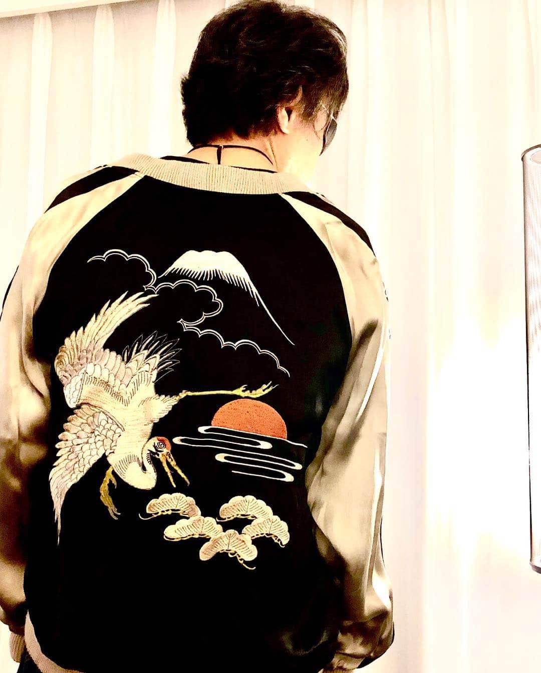 世良公則さんのインスタグラム写真 - (世良公則Instagram)「#世良公則 #masanorisera #japanesemusician #japaneseartist #japaneseculture #songwritter #スカジャン #japaneseart  久しぶりに袖を通してみた。  I wore this jacket after a long time. “GENTLE 3”  竜童さんからいただいた宝物のスカジャン」4月27日 12時42分 - masanorisera