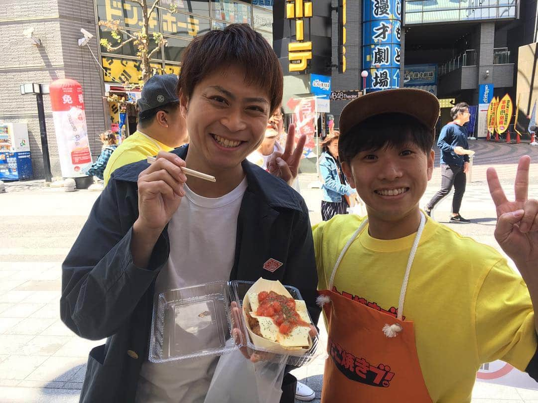 池田真一さんのインスタグラム写真 - (池田真一Instagram)「たこ焼き部 YES THEATER前でたこ焼き販売しております！ 色んな芸人さん食べに来てくれてます！ アインシュタイン稲田さん ヘンダーソン子安さん マルセイユ別府 フースーヤ谷口 ありがとうございます！ 皆さんお待ちしております！」4月27日 12時53分 - wartdebu