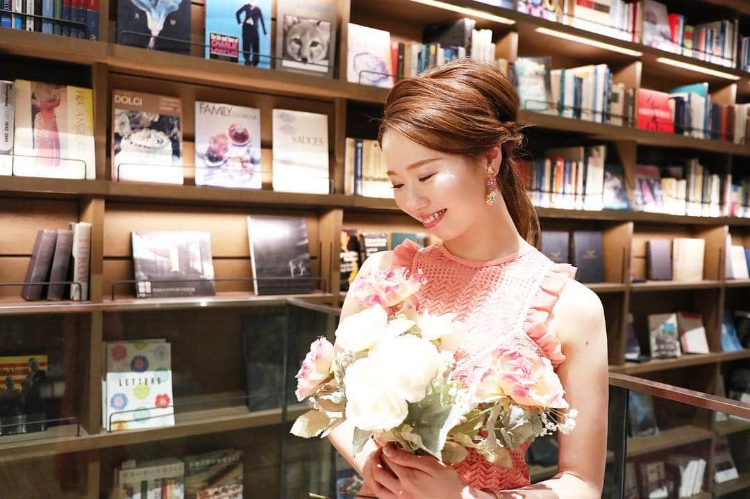 寿春花果さんのインスタグラム写真 - (寿春花果Instagram)「昨日の蔦屋書店 周年祭イベントへご参加頂いた皆様♡ はじめてお目にかかれた方々も、生徒さんのみんなにもお会いできて、いつもとは違う場所、メンバーとのレッスン♪本当に楽しいレッスンでした💕💕 . 今日からもっと自分を大切に美しく楽しんでスタートです♡ #蔦屋書店#枚方tsite #枚方」4月27日 12時48分 - hanaka_yu