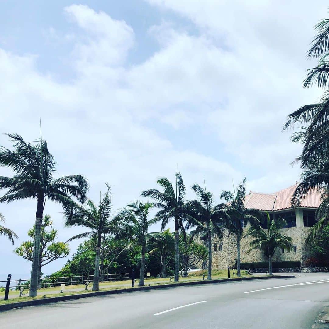 カヌチャリゾートさんのインスタグラム写真 - (カヌチャリゾートInstagram)「#GW 初日！！朝は天気が心配でしたが、晴れて暑いくらいです😵💦 #カヌチャ #リゾート #カヌチャリゾート #沖縄 #ゴールデンウィーク」4月27日 12時50分 - kanucha_resort