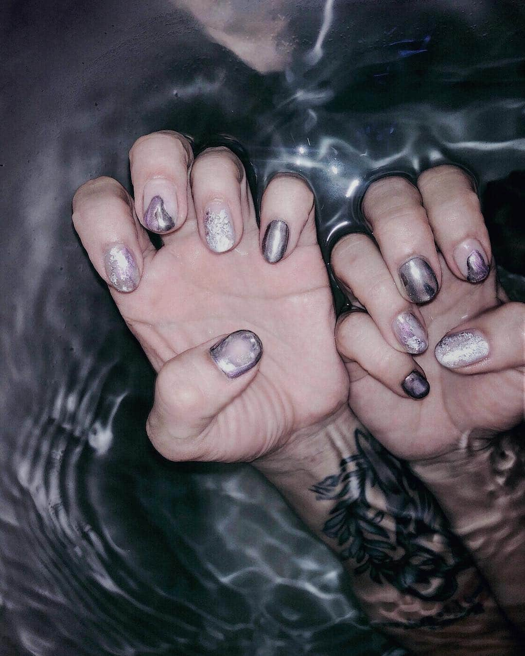 病夢やみいさんのインスタグラム写真 - (病夢やみいInstagram)「#nails#ink#water」4月27日 12時56分 - yammy__________