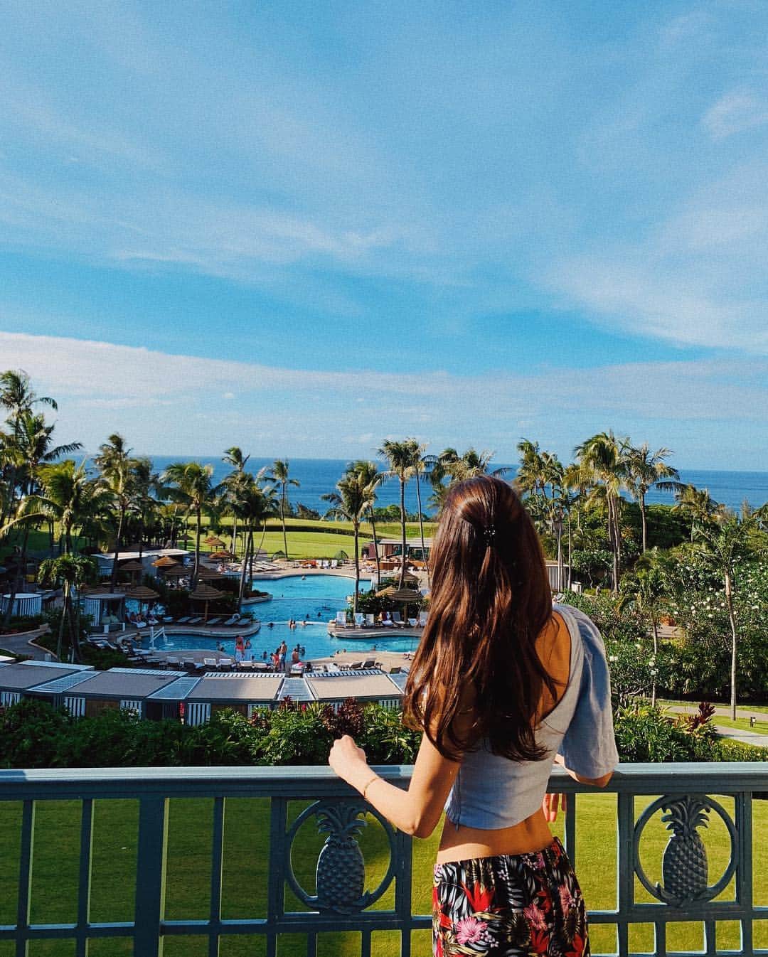 エミ・レナータさんのインスタグラム写真 - (エミ・レナータInstagram)「FINALLY HERE! 🌴🍍 Let the Hawaii tour begin☀️ #vacationmode #maui #goldenweek」4月27日 12時59分 - emi_renata
