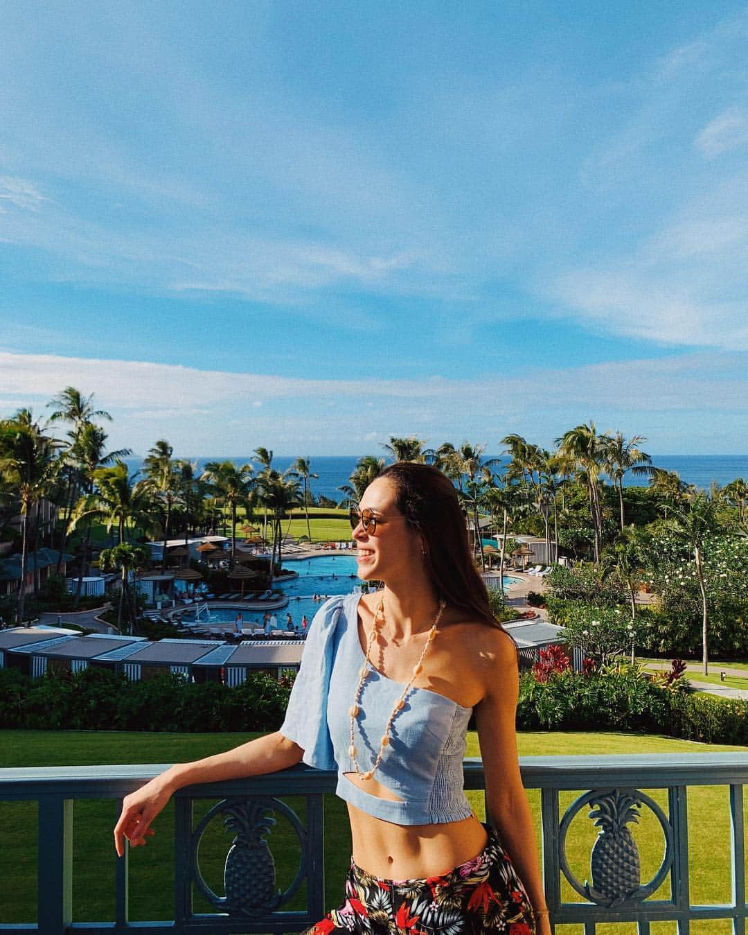 エミ・レナータさんのインスタグラム写真 - (エミ・レナータInstagram)「FINALLY HERE! 🌴🍍 Let the Hawaii tour begin☀️ #vacationmode #maui #goldenweek」4月27日 12時59分 - emi_renata