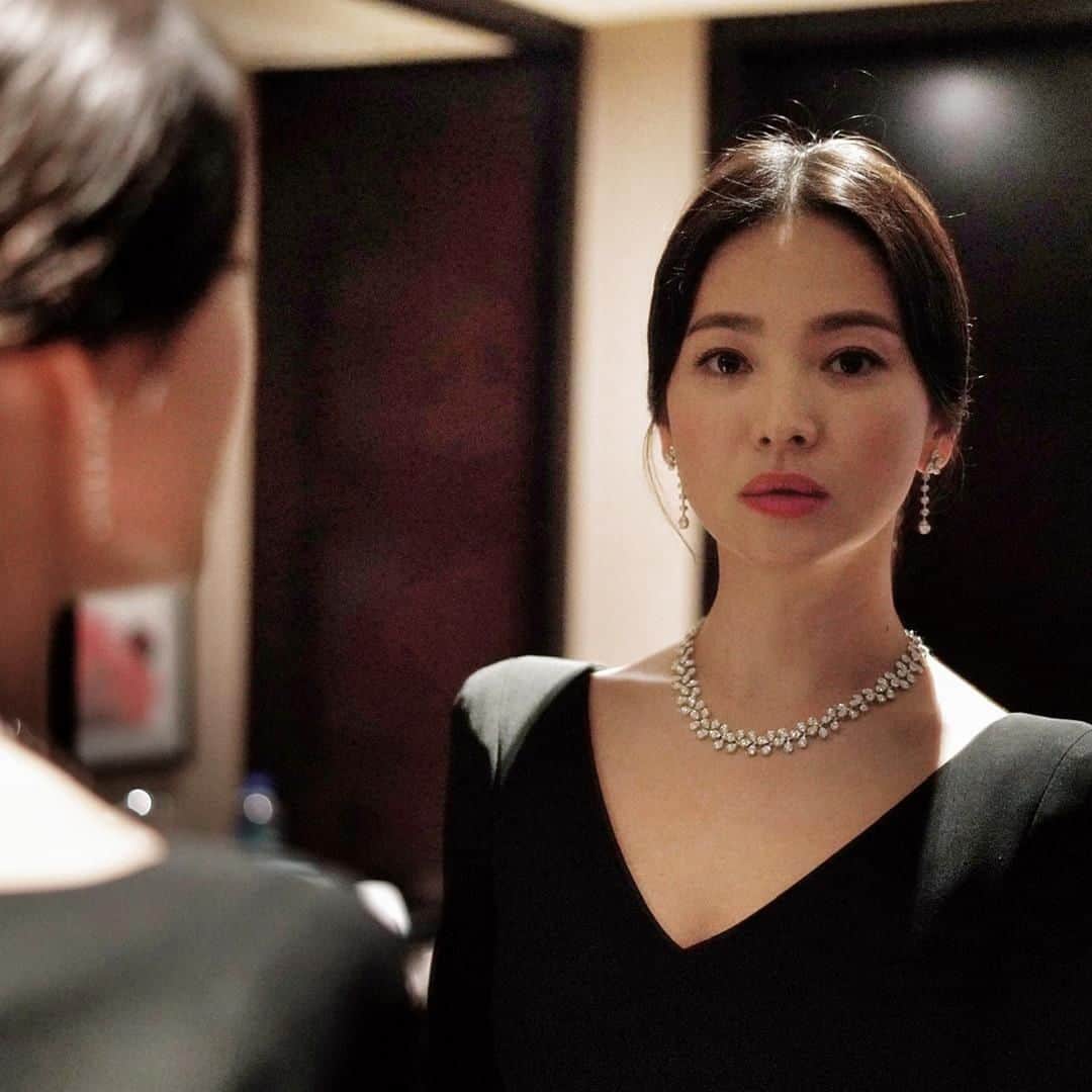 Chaumetさんのインスタグラム写真 - (ChaumetInstagram)「Actress @kyo1122 radiated elegance in our Joséphine Aigrette Impériale necklace and earrings at this year's Hong Kong Film Awards. #Chaumet #CelebritiesinChaumet #SongHyeKyo #hkfilmaward」4月27日 13時00分 - chaumetofficial