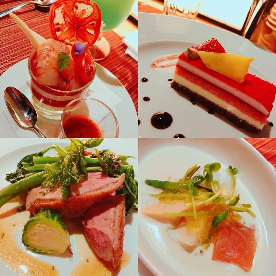 竹内里奈さんのインスタグラム写真 - (竹内里奈Instagram)「🍽 平成最後の金曜日は、大学のお友達のかなと🥂 お料理どれも美味しかった😋  #平成最後の金曜日 #東京グルメ #六本木ディナー #チャイナブルー #グルメ好きな人と繋がりたい #アナウンサー #フリーアナウンサー #竹内里奈」4月27日 13時13分 - rina.takeuch