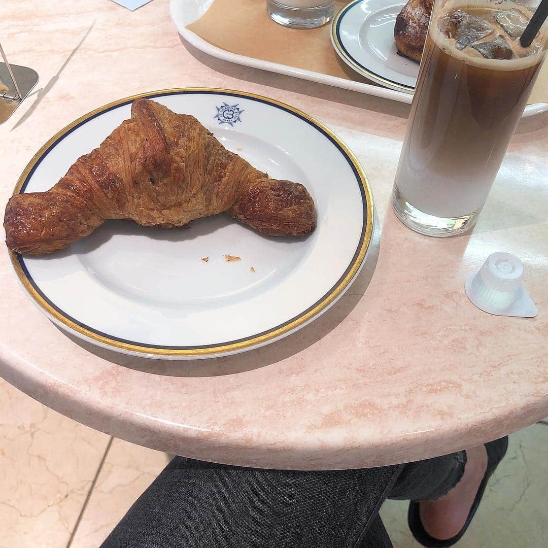 すがあいさんのインスタグラム写真 - (すがあいInstagram)「.﻿ ほんとに毎朝食べたいクロワッサン🥐﻿ #lecordonbleu」4月27日 13時14分 - suga__ai