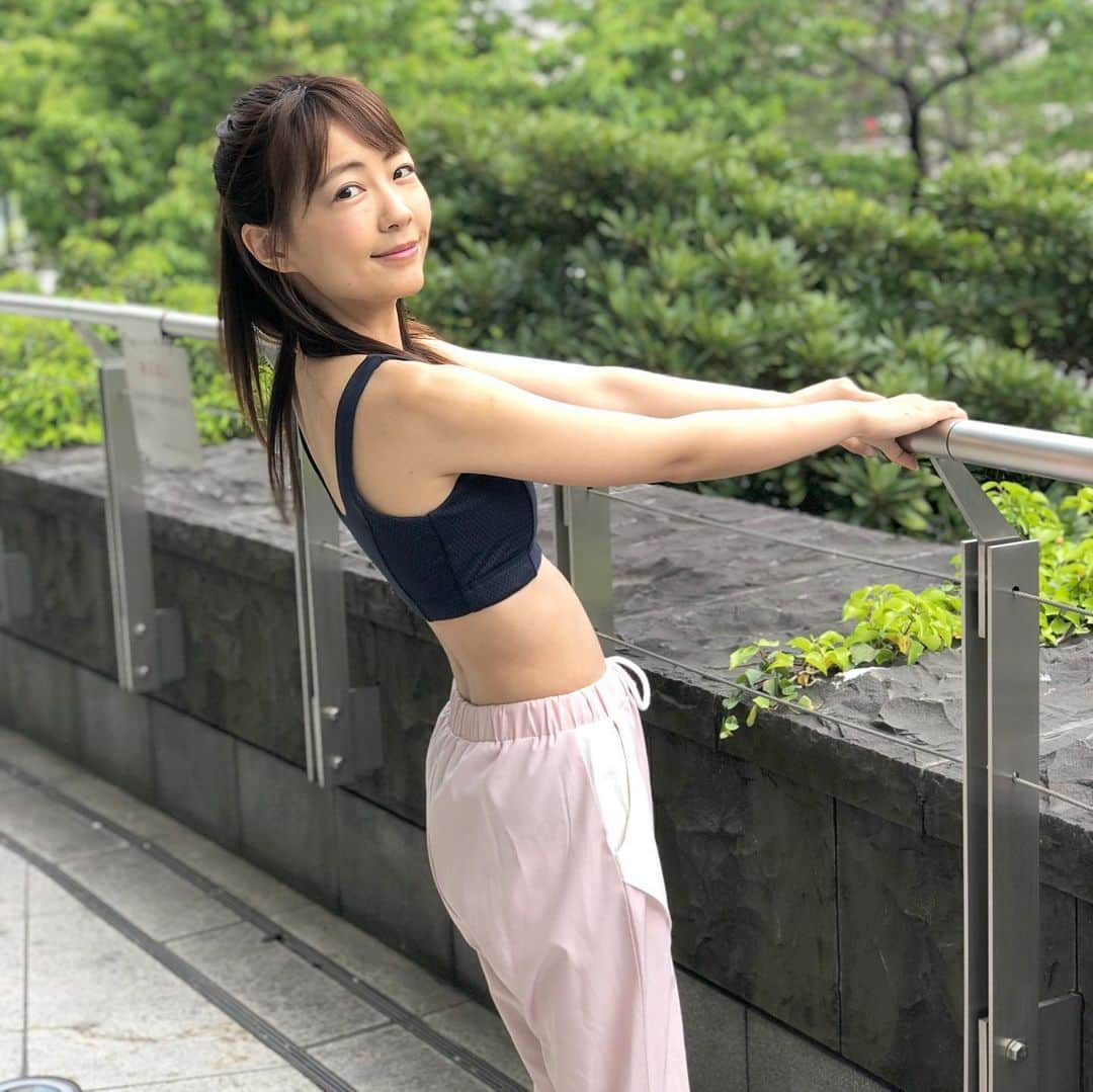 うえむらちかさんのインスタグラム写真 - (うえむらちかInstagram)「みんなが優しくトレーニングを始めたのを応援してくれるので、なんとか続けられそうな私ですが☺️﻿﻿ ﻿﻿ トレーニングを始めて色んなスポーツウェアを着れるも楽しみのひとつ✨﻿﻿ ﻿﻿ 可愛いウェアを着るとトレーニングの励みにもなるので、『まずは形から』っていうは嫌いじゃない🏋️‍♀️﻿ （むしろ大好き❣️）﻿﻿ ﻿﻿ そして、どうせならみんなもトレーニング女子にして道連れ…﻿﻿ いえ、仲間を増やそうと❗️笑﻿﻿ ﻿﻿ ゴールデンウィークなので、こんな企画考えました🎊﻿﻿ ﻿﻿ 今着用している @sloli_jp のウェアを1名さまにプレゼント🎁﻿﻿ ﻿﻿ このスポーツブラが欲しかたは👇﻿﻿ ﻿﻿ 1️⃣この投稿に、いいね💖 ボタンを押す﻿﻿ 2️⃣ @sloli_jp と @uemurachika のアカウントを両方ともフォロー﻿﻿ ﻿﻿ するだけ✨﻿﻿ ﻿﻿ 応募期間は、ゴールデンウィークの終わりまでとさせていただきます😉﻿﻿ ﻿ ﻿ ☟☟☟☟☟☟☟☟☟☟☟☟☟☟☟☟☟☟﻿ ﻿﻿ ✨🎊当選者発表🎊✨﻿ @shizuka_golf_nishitake ﻿ ﻿ ☝︎☝︎☝︎☝︎☝︎☝︎☝︎☝︎☝︎☝︎☝︎☝︎☝︎☝︎☝︎☝︎☝︎﻿ ﻿ ﻿﻿ ほかのウェアも気になる方は、﻿﻿ プロモーションコード: slolichika﻿﻿ を使えば、20%OFFできるので、ぜひ使って色んなコーディネートを楽しんでみてね🧘‍♂️💕﻿﻿ ﻿﻿ #スポーツウェア #トレーニングウェア #ヨガウェア #プレゼントキャンペーン﻿﻿ #トレーニング女子 #フィットネス女子﻿﻿ #ジム #ランニング #トレーニング #フィットネス #ゴールデンウィーク #プレゼント」4月27日 13時22分 - uemurachika