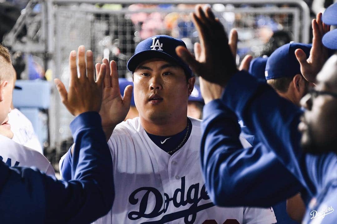 Los Angeles Dodgersさんのインスタグラム写真 - (Los Angeles DodgersInstagram)「That’s 10 Ks for @hyunjinryu325 through seven!」4月27日 13時24分 - dodgers
