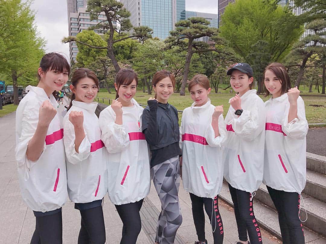 のインスタグラム：「TGR!! 今日は第1回目の公式トレーニングでした❤️ 皆んなと初めて会うのはドキドキしたけれど、ランを通して、仲良くなれて嬉しかった✨ 恐れ多くも、沢山質問してくれたり、アドバイスしたり、自分が12年間ランを通して感じたことを、共有出来るのがとても幸せ❤️ みんな可愛いのだ☺️✨最後はダッシュ！！少しずつみんなが変化して行くのを、楽しみにしてます。 今日は平成最後の皇居ラン！良いペースで笑顔で走れたし、いっぱいキラキラしてました❤️ これから、どうぞよろしくね⭐️ #instagood #tgr #皇居ラン #平成最後 #team #fun #fight #happy #lunch」