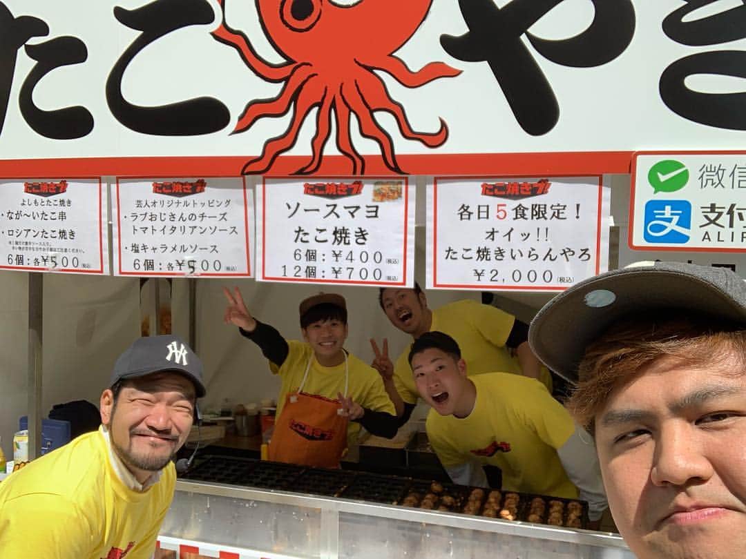 池田真一のインスタグラム：「たこ焼き部  今YESTHEATER前でやってます！ 食べに来て下さいー！」