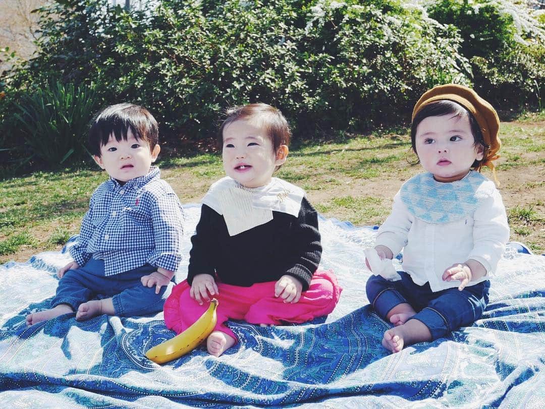 尾形沙耶香さんのインスタグラム写真 - (尾形沙耶香Instagram)「#babypicnic 🌷  #赤ちゃんとピクニック  皆の表情が じわじわ面白い🤣」4月27日 14時04分 - sayakaogata
