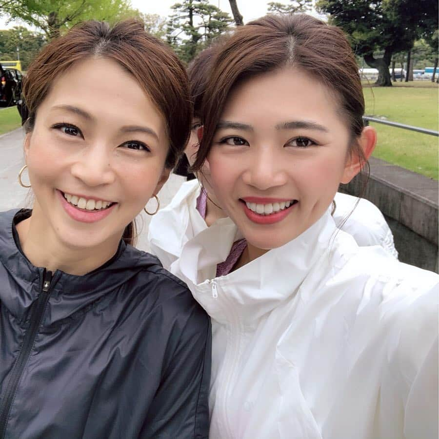 坪井ミサトさんのインスタグラム写真 - (坪井ミサトInstagram)「. . TGR公式アドバイザーの 安田美沙子さん (@yasuda_misako )と一緒に新メンバー初練習会🏃‍♀️ 皇居を走ってきました💪 久々の皇居は色々な記憶が蘇りました！！笑 . 美沙子さんが同じ関西出身で すごく話しやすく、沢山のアドバイスを くださりました🙇‍♀️💕 . さぁー新メンバー始動開始です💪 今年も個性豊かで楽しみです💃 @tokyogirlsrun . . #tgr #tokyogirlsrun #tgc #underarmour #beachme #slenda #相撲屋 #run #running #皇居 #皇居run #野球 #野球女子 #fitness #fitnessgirl」4月27日 14時20分 - misato1030