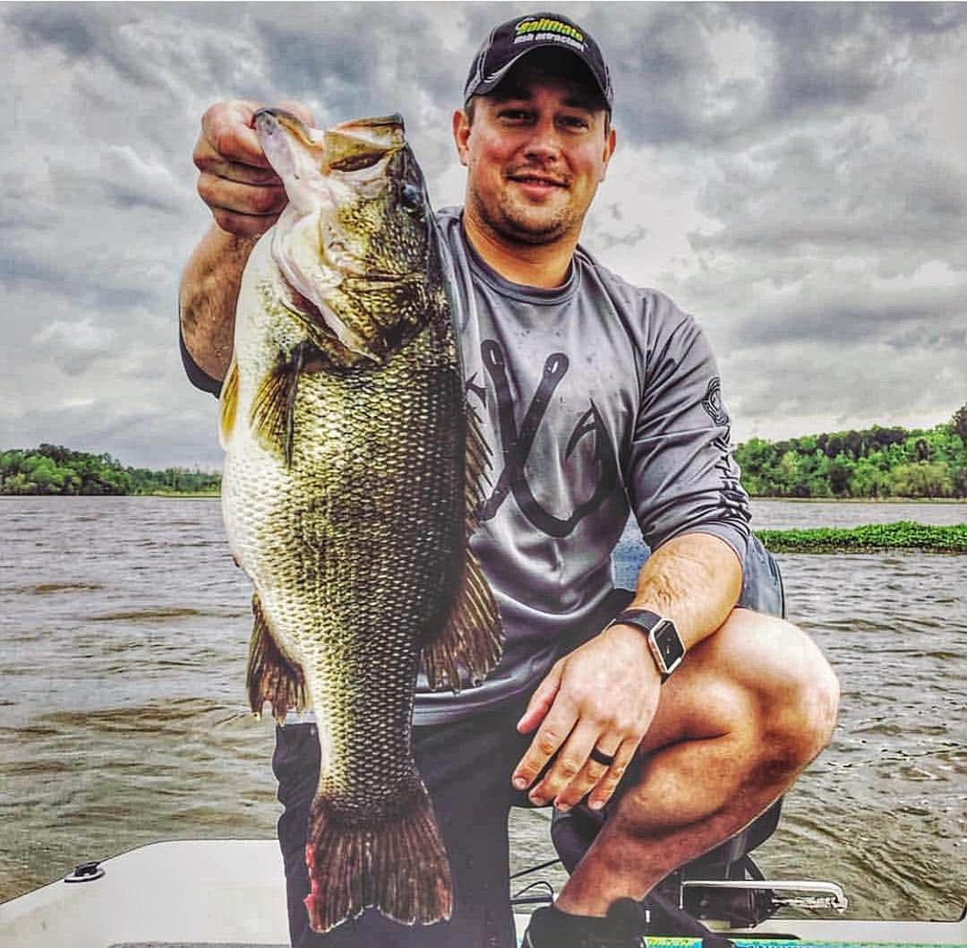 Filthy Anglers™さんのインスタグラム写真 - (Filthy Anglers™Instagram)「Happy Saturday ya Filthy Animals. Our buddy @braskabasser with a chunky bass. This fish has put in some work as of late, check out that tail and belly. Those markings on the tail are typically from creating beds prior to spawn. Correct me if I’m wrong, as I’m always learning. Regardless, congrats on the catch @braskabasser you are Certified Filthy. Hopefully everyone has the chance to get out this weekend! www.filthyanglers.com #fishing #bassfishing #boat #outdoors #catchandrelease #angler #bass #hunting #trout #monsterbass #bassdynasty #shark #riverfishing #trout #salmon #perch #baits #swimbaits」4月28日 1時15分 - filthyanglers