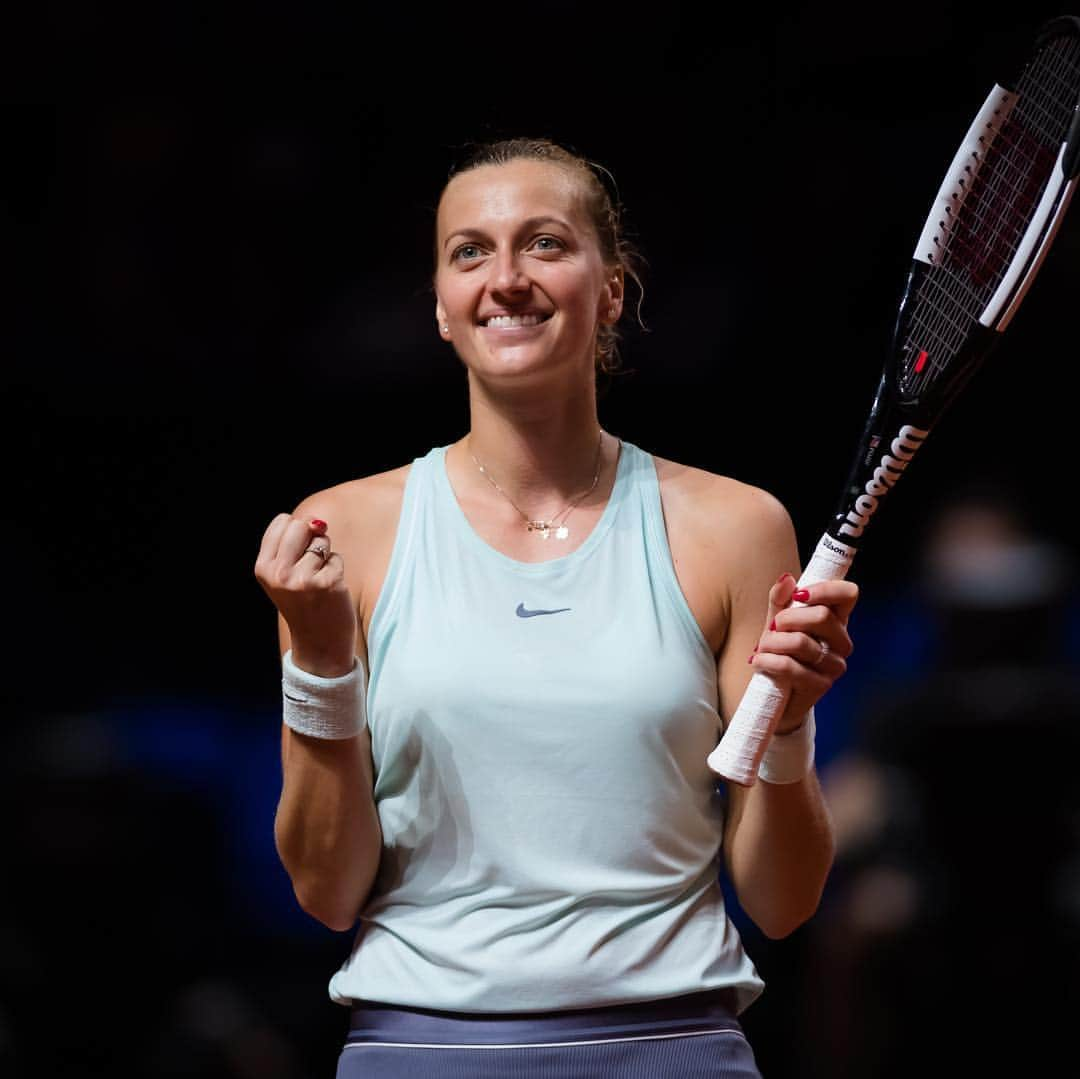 WTA（女子テニス協会）さんのインスタグラム写真 - (WTA（女子テニス協会）Instagram)「That smile says it all 😄🤩 @petra.kvitova is final bound! 🙌🎾💪 #PorscheTennis」4月28日 1時15分 - wta