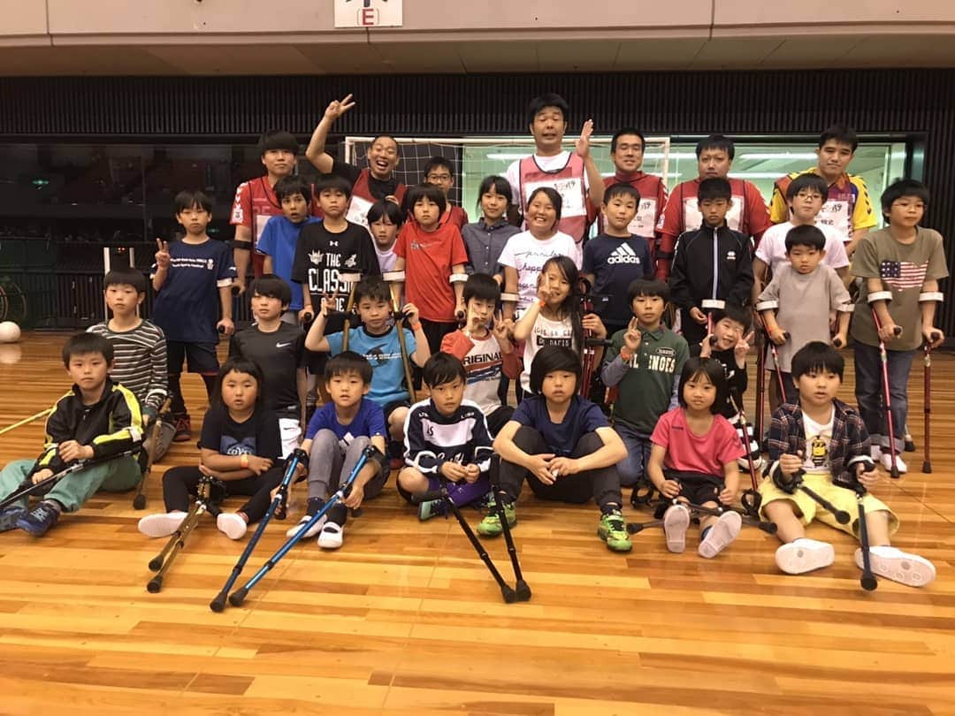 松本康太さんのインスタグラム写真 - (松本康太Instagram)「今日は１日『トヨパラinエディオンアリーナ大阪』子供達といろいろなパラスポーツを体験しようと言うイベントでした(^o^ゞ 僕達はアンプティサッカー担当でした♪  #トヨパラ #パラスポーツ #体験 #オリンピックパラリンピック #東京2020 #エディオンアリーナ大阪 #子供 #よしもと芸人 #レギュラー #あるある探検隊 #よしもとクリエイティブエージェンシー #アンプティサッカー」4月27日 23時42分 - aruarutankentai.matsumoto