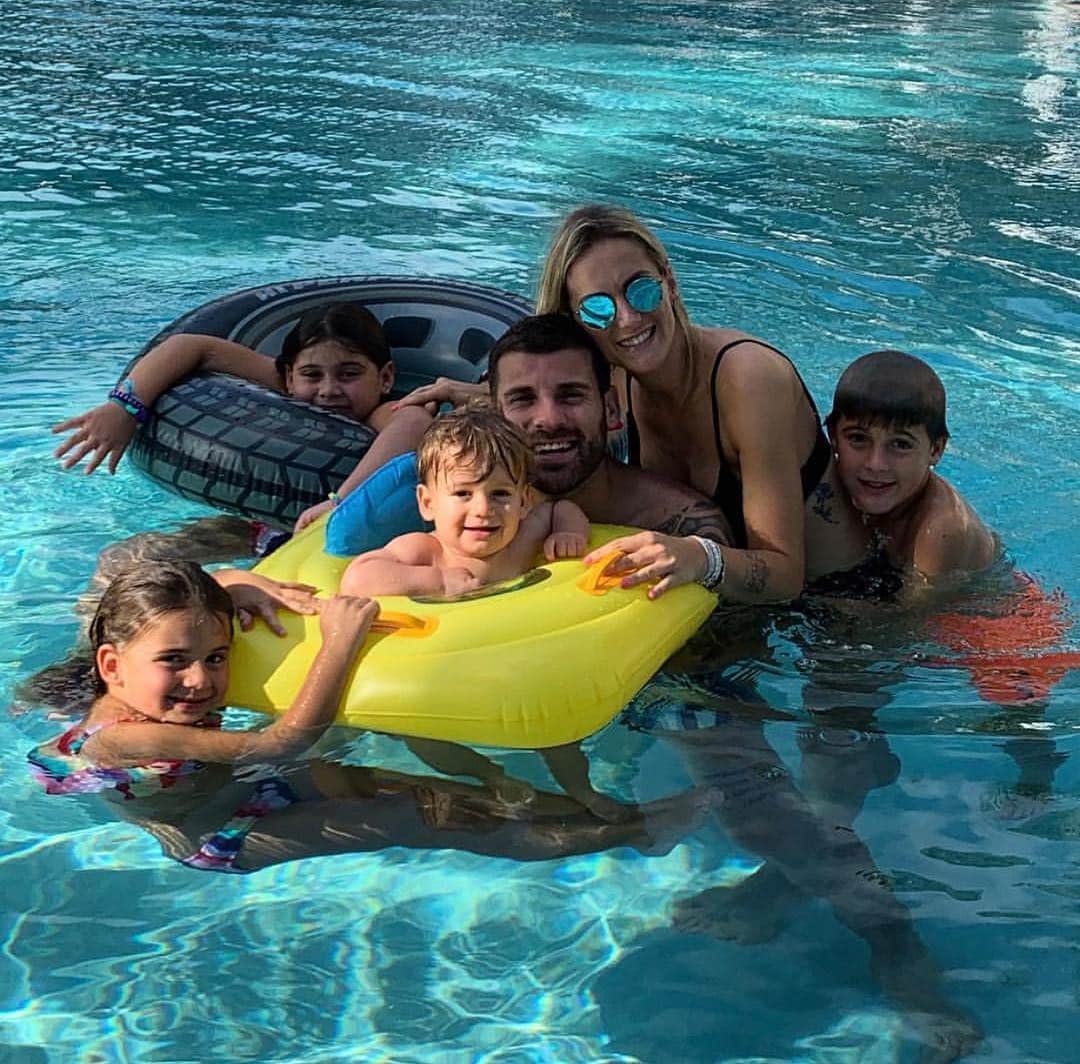 アントニオ・ノチェリーノのインスタグラム：「A volte ci dimentichiamo che tutto quello di qui abbiamo bisogno e vicino a noi LOVE MY FAMILY❤️」