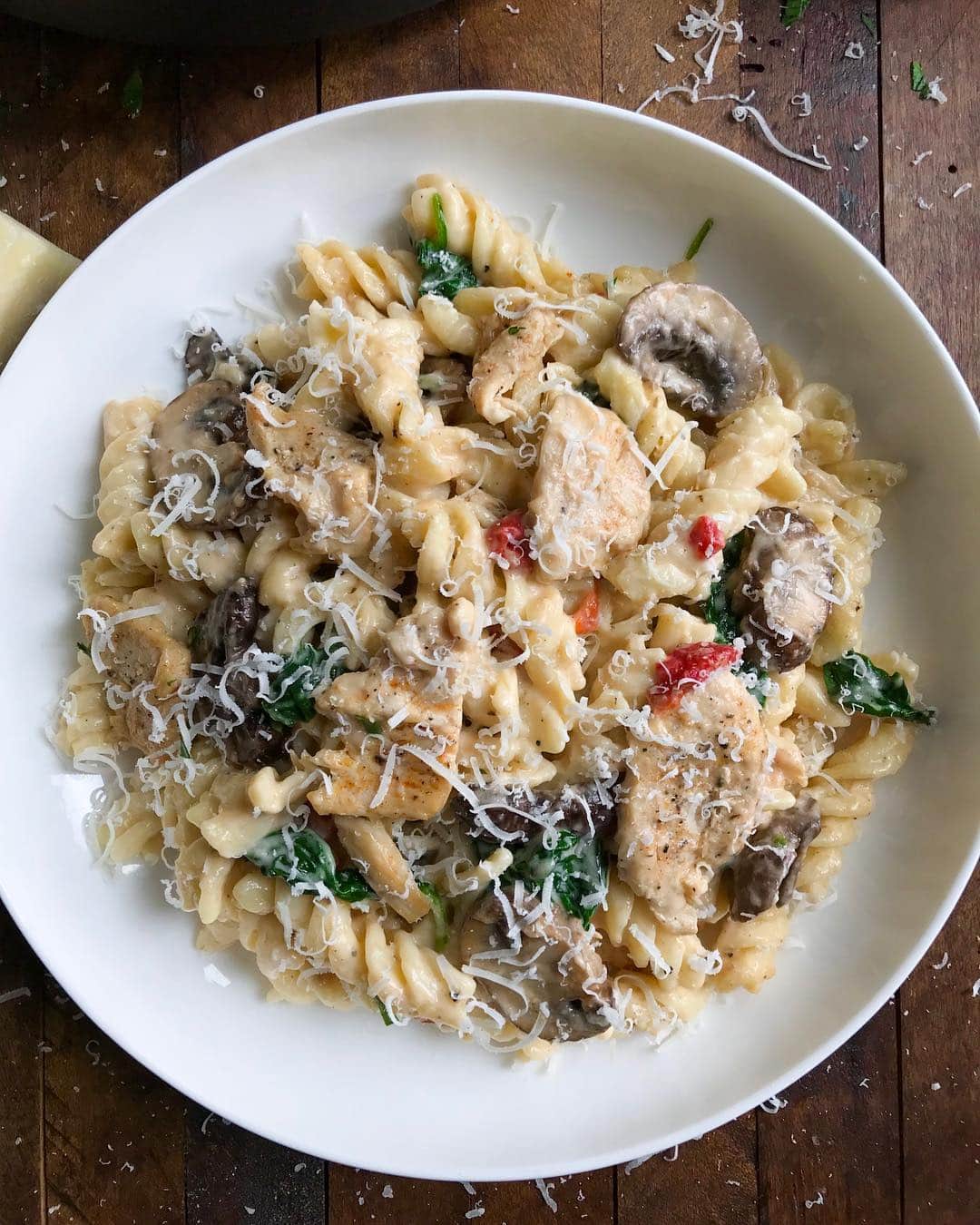 Easy Recipesさんのインスタグラム写真 - (Easy RecipesInstagram)「Who’s in the mood for pasta? Try this Creamy Chicken and Mushroom Pasta recipe 🍝. Full recipe link in my bio: . https://www.cookinwithmima.com/creamy-chicken-and-mushroom-pasta/  #thekitchn #food52 #feedfeed #wholefoods #allrecipes #buzzfeedtasty #yahoofood #tohfoodie #tasteofhome #tastingtable #realsimple #eatingwell #cookinglight #bonappetit #huffposttaste #buzzfeedfood #marthafood #TODAYfood #FOODWINEWOMEN #onthetable #recipes #foodporn #food #foodie #pasta」4月27日 23時49分 - cookinwithmima