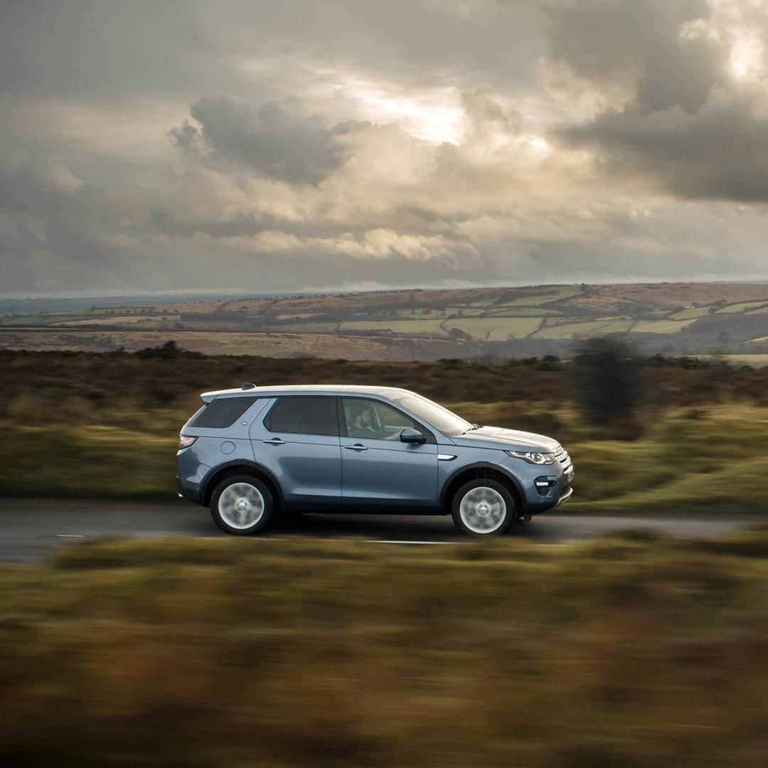 Land Roverさんのインスタグラム写真 - (Land RoverInstagram)「Bring your next adventure to light with the #LandRover #DiscoverySport's versatile, capable design. Search “Discovery Sport configurator” to create yours.  #4x4 #Adventure #Carsofinstagram #Instacar #Design #SUV #CarLifestyle #LandRover #Cars #Car #AutomotiveDesign」4月28日 0時00分 - landrover