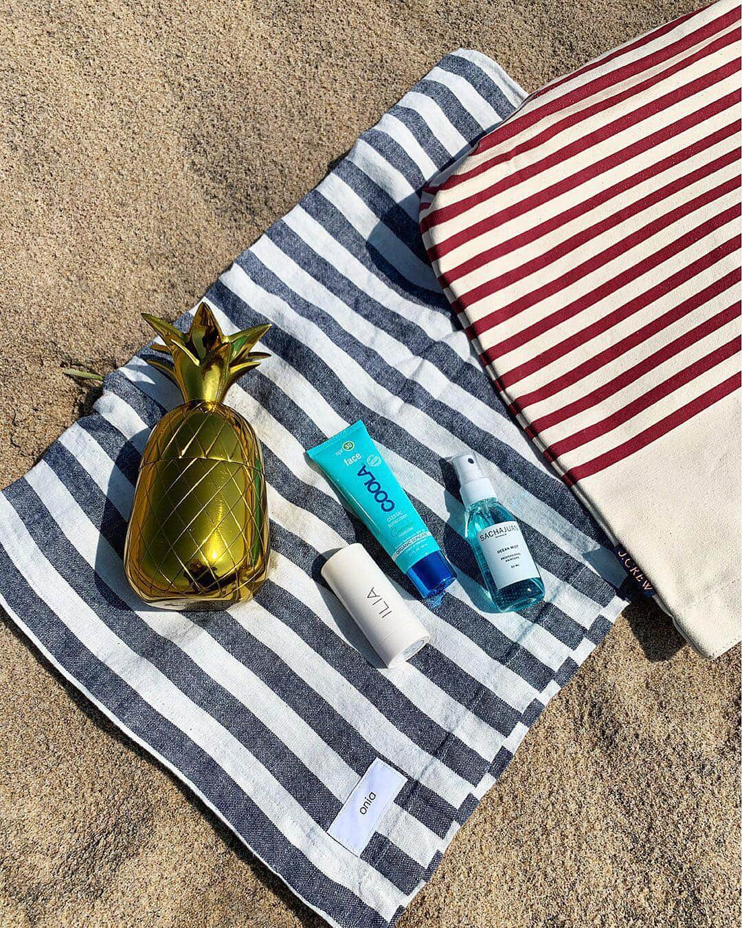 ジェイクルーさんのインスタグラム写真 - (ジェイクルーInstagram)「We packed you the perfect beach bag 🍍 and we’re giving them away today in 8 stores, while supplies last! Find out where and how to get one in our story. #saturdaysplash」4月28日 0時00分 - jcrew