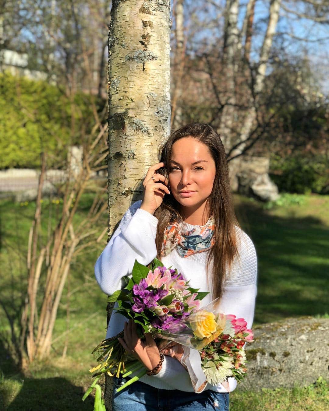 エレーナ・グレボワのインスタグラム：「#весна ☀️💐」