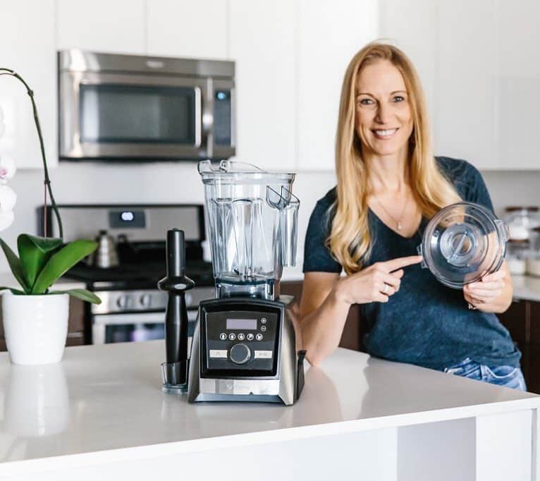 Vitamix Global Headquarters Real foodさんのインスタグラム写真 - (Vitamix Global Headquarters Real foodInstagram)「Repeat after @downshiftology, “The tamper is your friend.” Check out her 8 tips and tricks to become an expert in our bio.」4月28日 0時10分 - vitamix