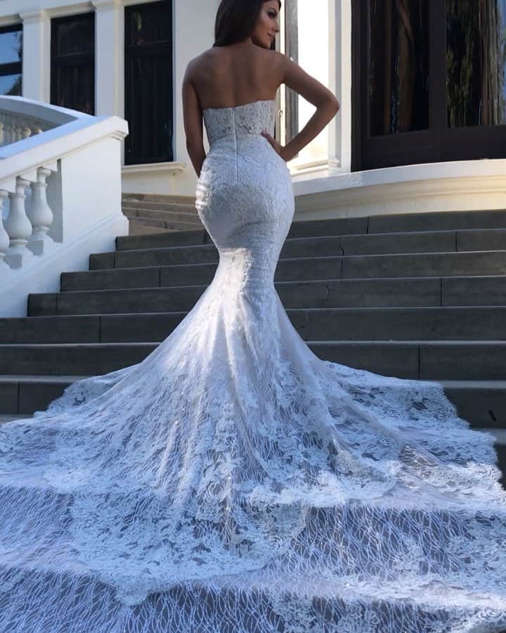 Wedding Lifeのインスタグラム：「So gorgeous omg!😍 @enzoani Tag your gals •  @enzoani @enzoani  @enzoani」